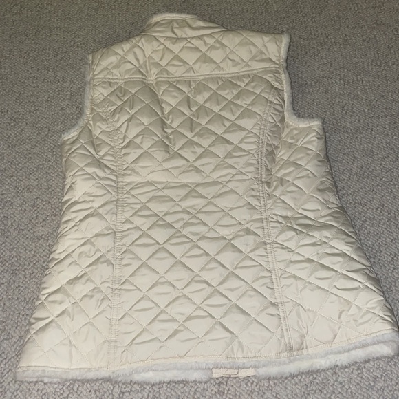 White vest - Picture 2 of 4